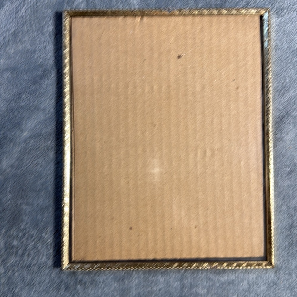 Set of two vintage 8 x 10 picture frames. - Picture 2 of 5